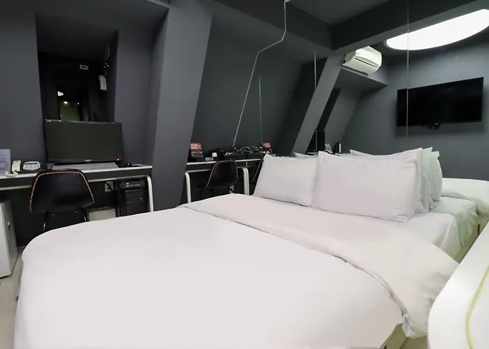 Hotel Shinchon Wol *