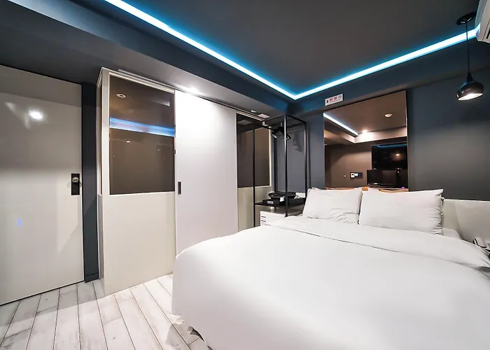 Shinchon Wol Hotel *